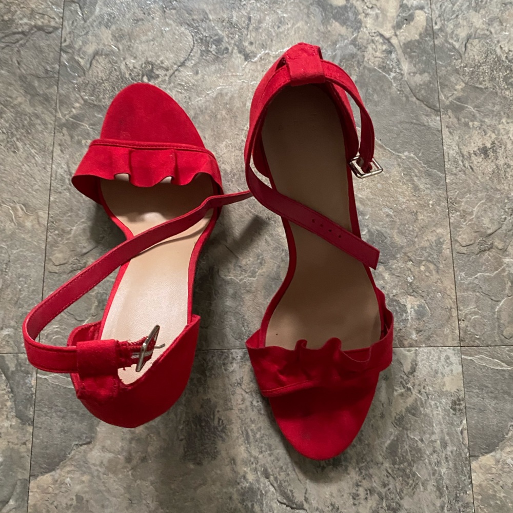 Red heels - Picture 7 of 7